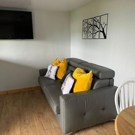 Kabin In The Woods Llandybie المظهر الخارجي الصورة