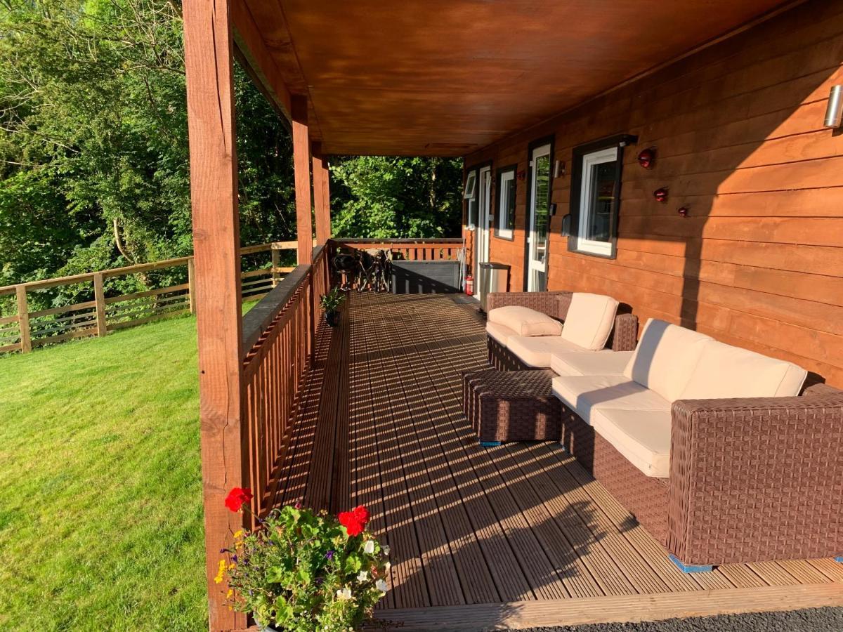 Kabin In The Woods Llandybie المظهر الخارجي الصورة