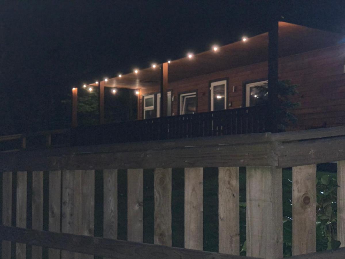 Kabin In The Woods Llandybie المظهر الخارجي الصورة