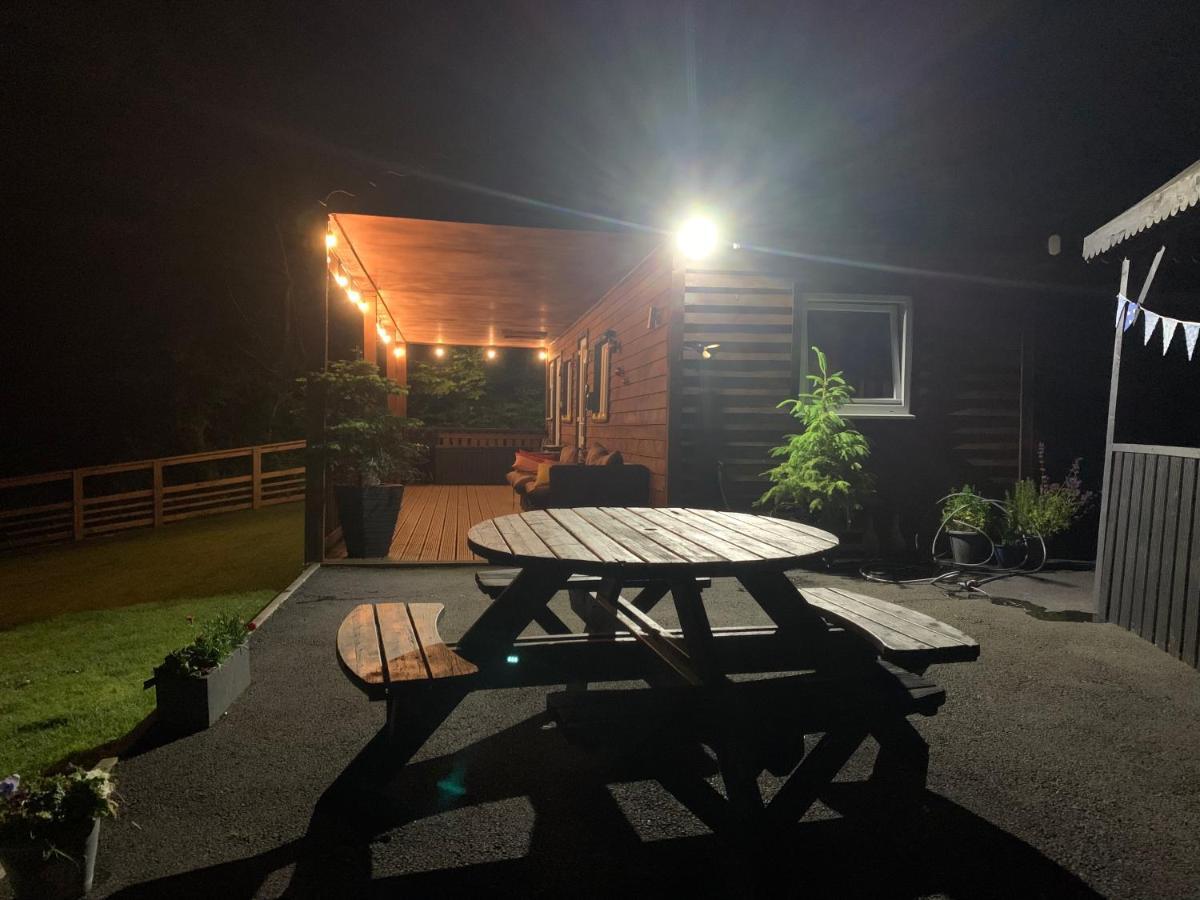 Kabin In The Woods Llandybie المظهر الخارجي الصورة