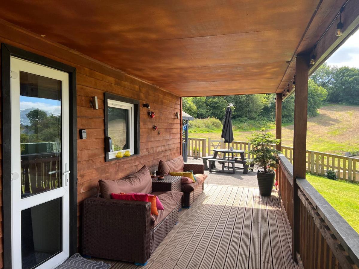Kabin In The Woods Llandybie المظهر الخارجي الصورة