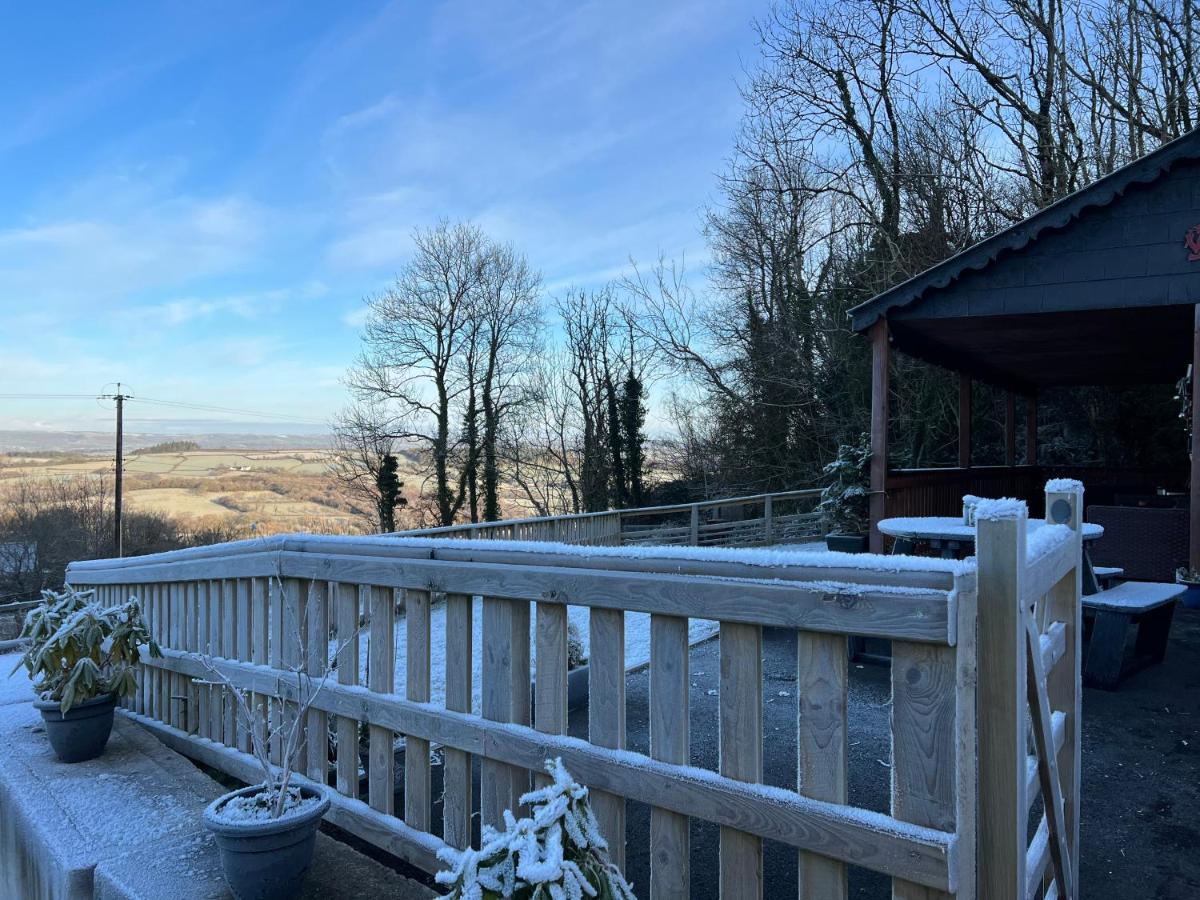 Kabin In The Woods Llandybie المظهر الخارجي الصورة