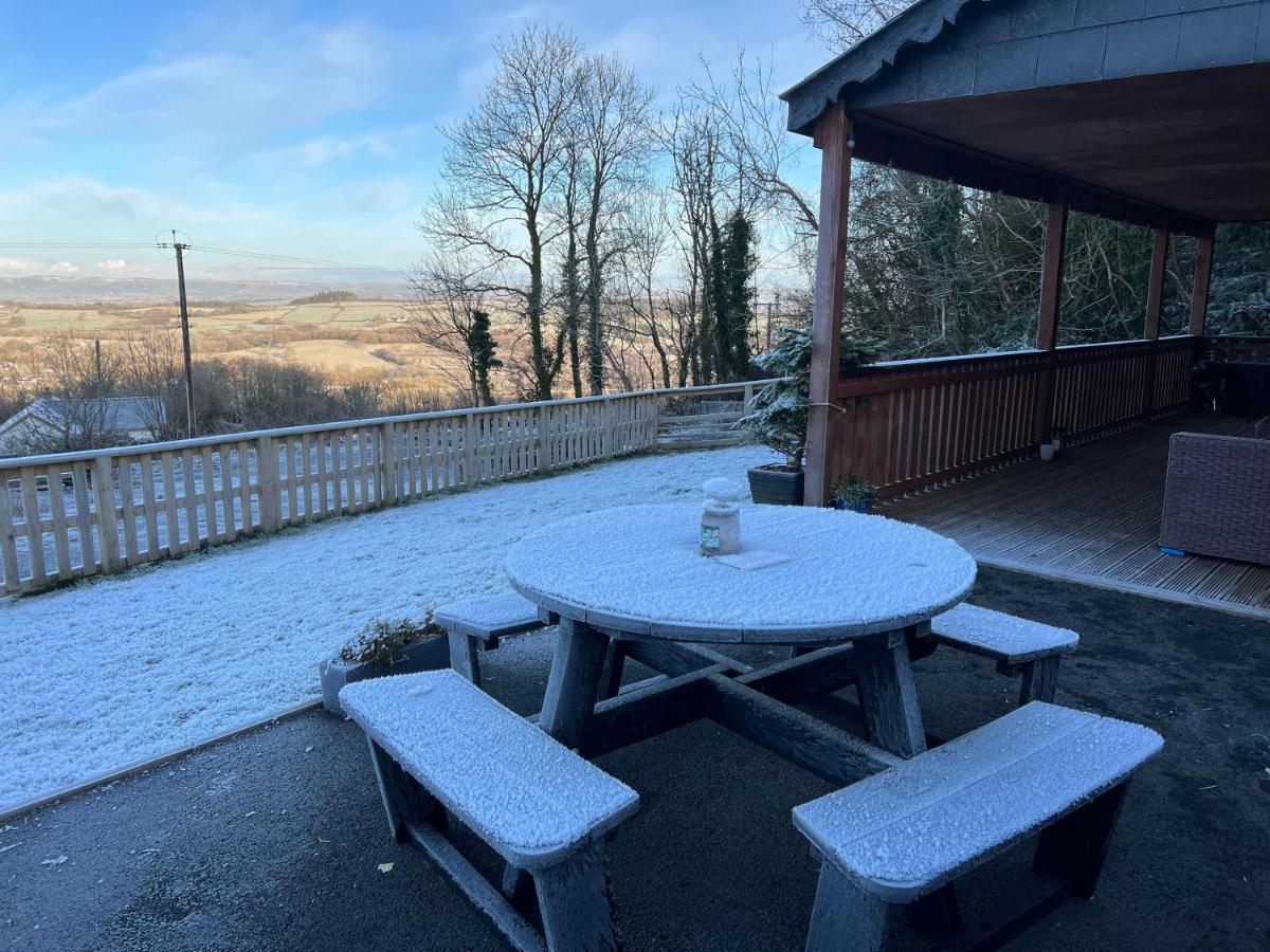 Kabin In The Woods Llandybie المظهر الخارجي الصورة