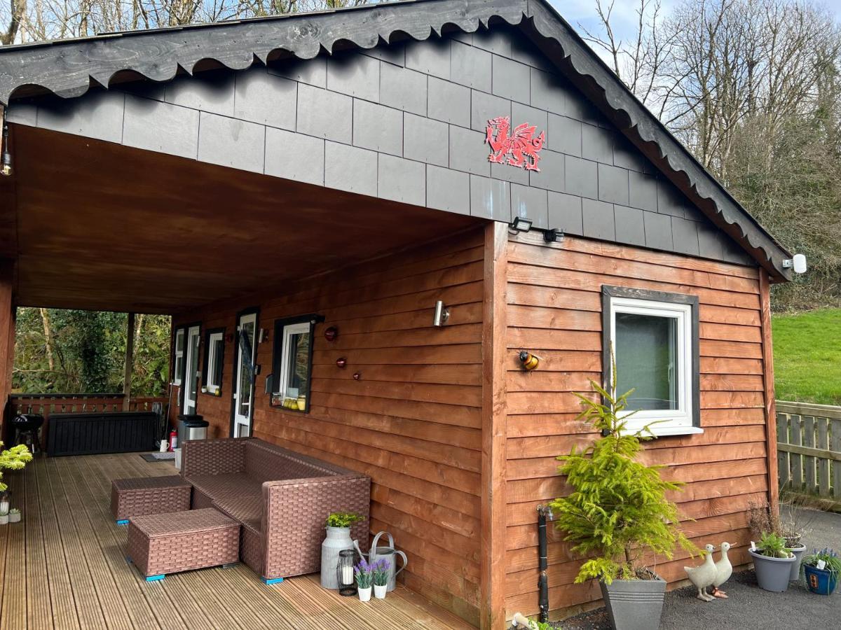 Kabin In The Woods Llandybie المظهر الخارجي الصورة