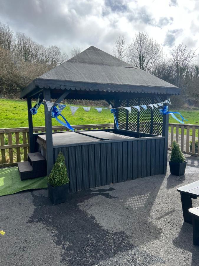 Kabin In The Woods Llandybie المظهر الخارجي الصورة