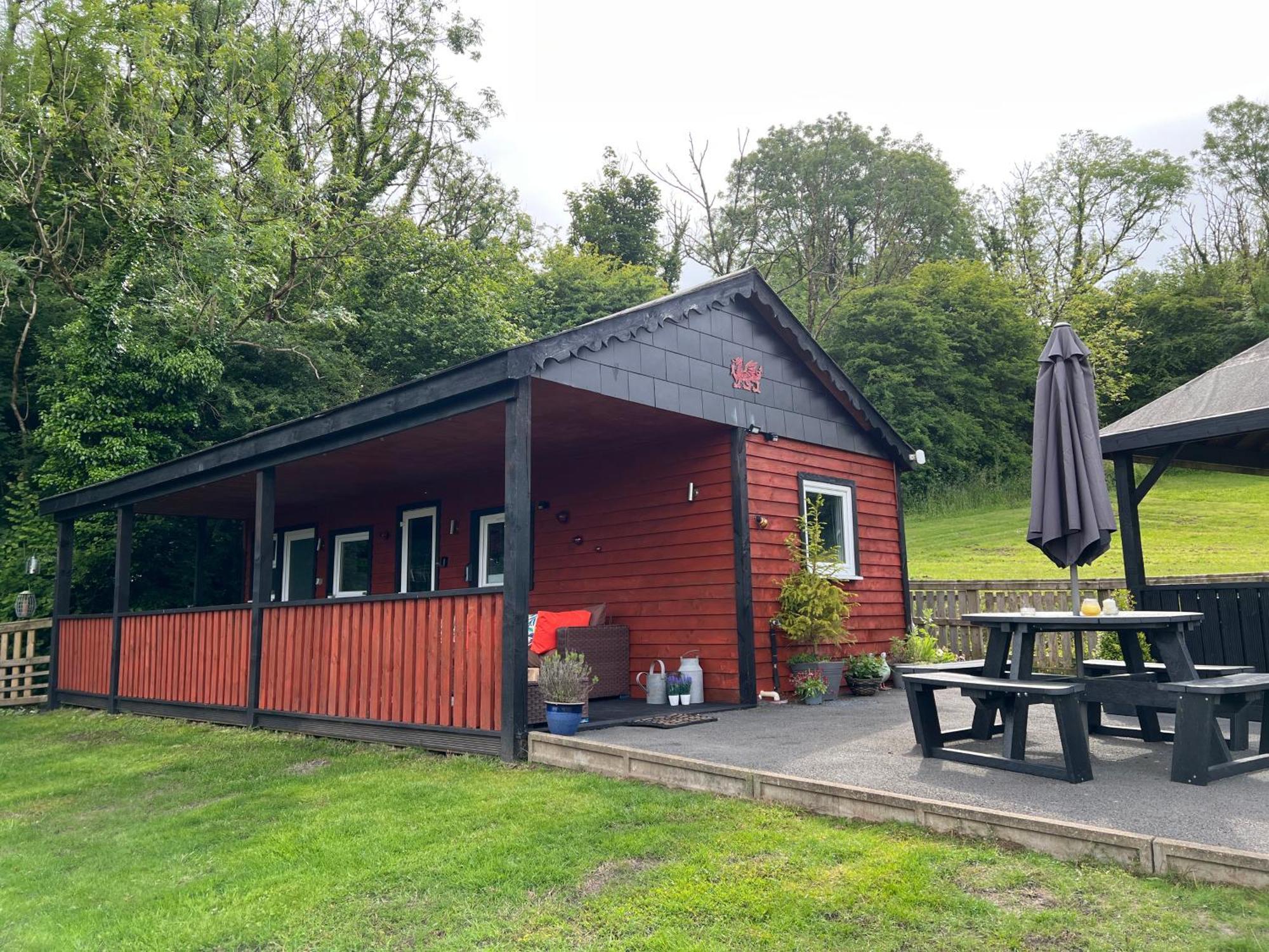 Kabin In The Woods Llandybie المظهر الخارجي الصورة